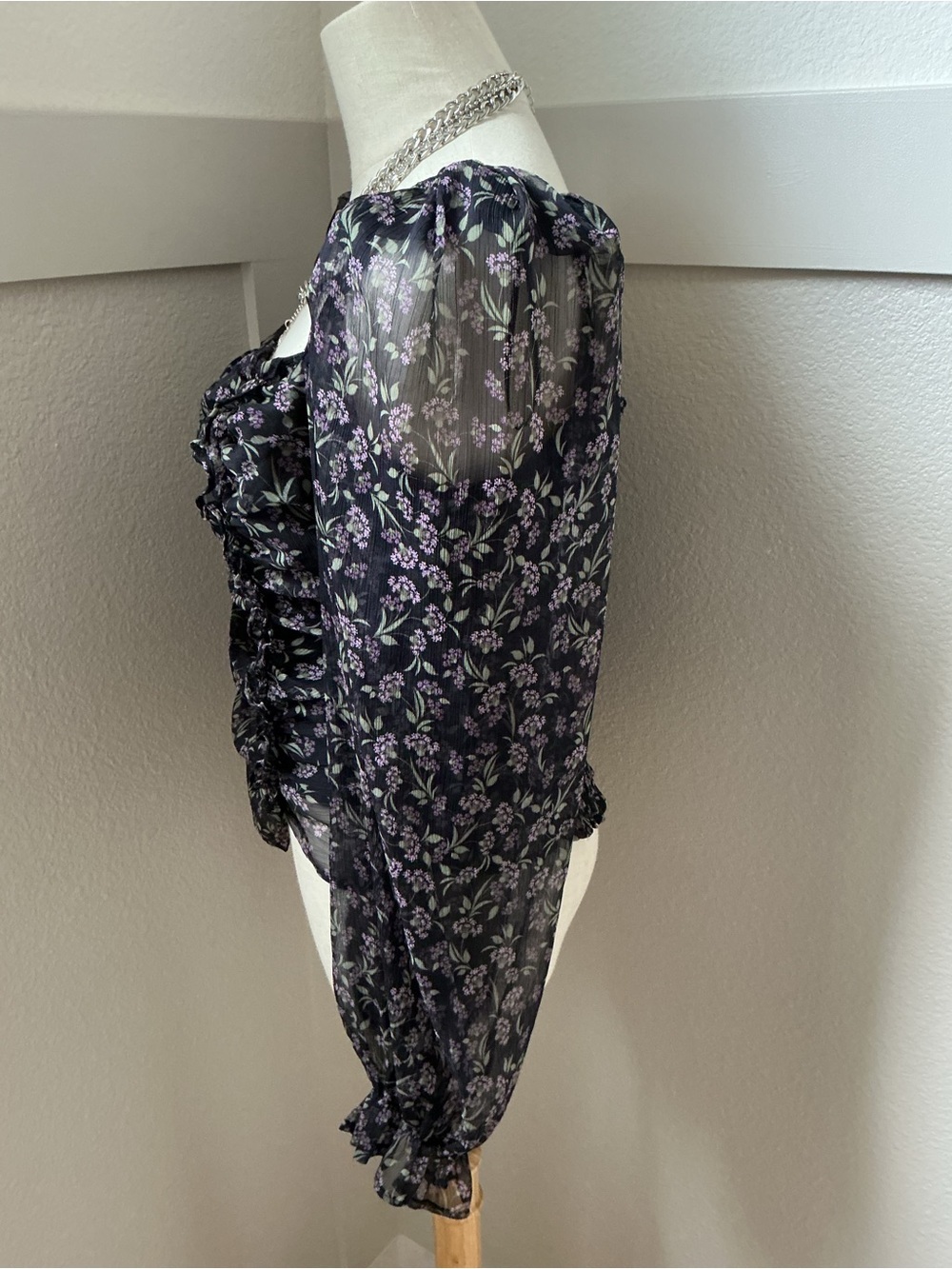ASTR The Label Boho Black Purple Floral Ruched Sheer Long Sleeve Top Size Large - Picture 4 of 9